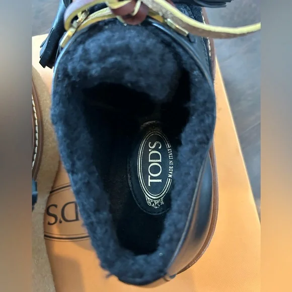 Tod’s Leather and Shearling Platform Loafer - Picture 8 of 11